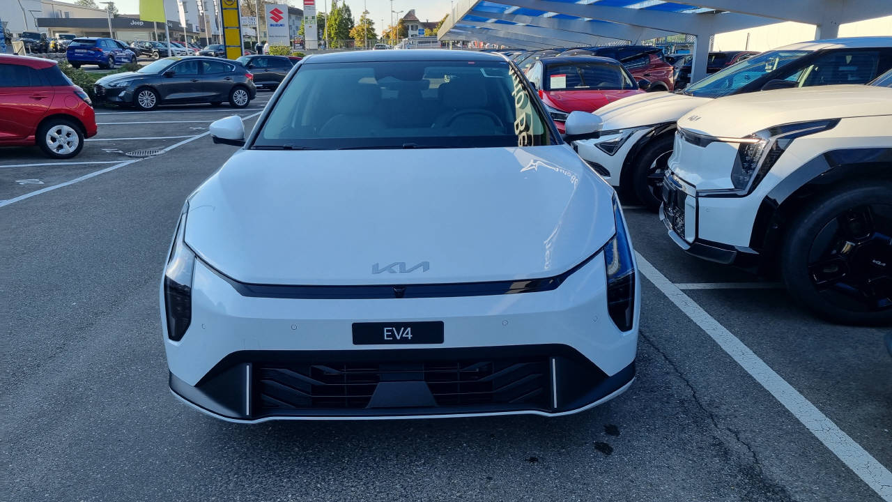 KIA EV4 81 kWh Earth+-image-1