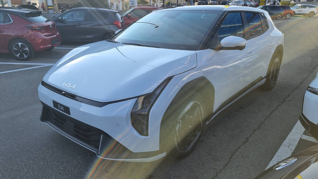 KIA EV4 81 kWh Earth+-image-2