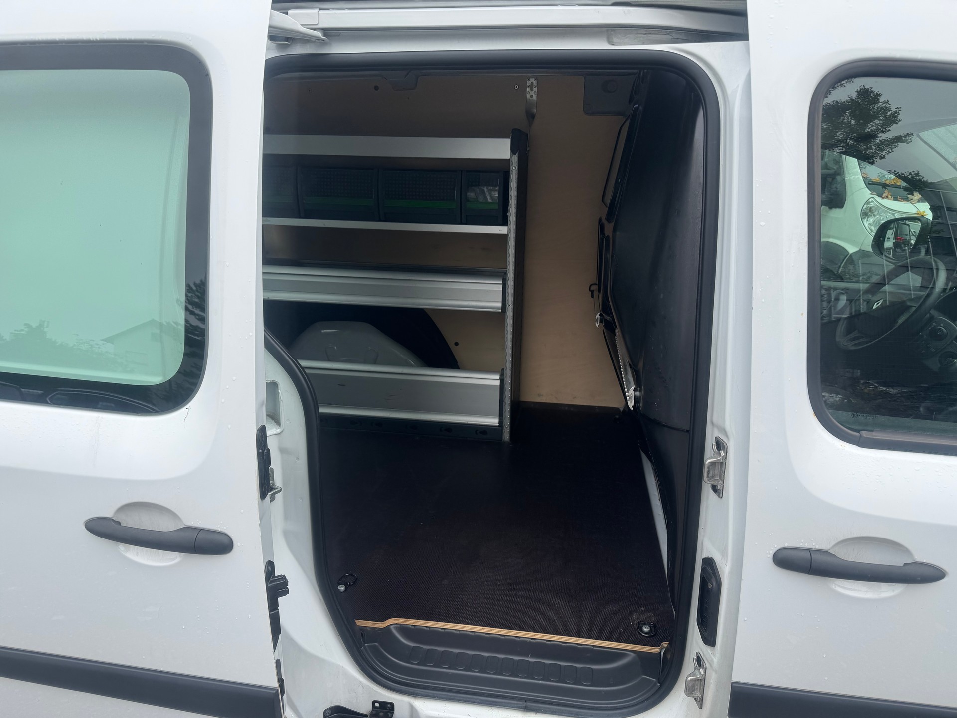 RENAULT Kangoo Medium dCi 90 ENERGY Business ** 3-Plätzer * Klimaanlage ** PDC Hinten ** Ab MFK 02.10.2023 **-image-6