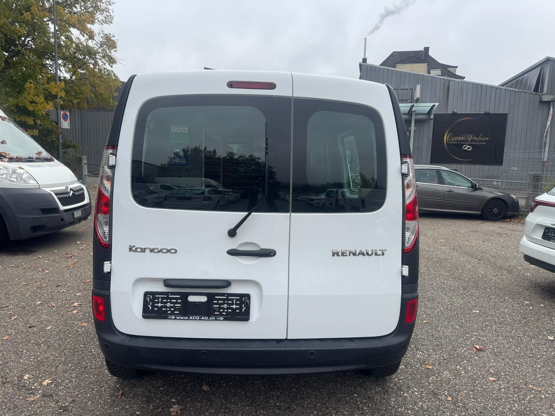 RENAULT Kangoo Medium dCi 90 ENERGY Business ** 3-Plätzer * Klimaanlage ** PDC Hinten ** Ab MFK 02.10.2023 **-image-5