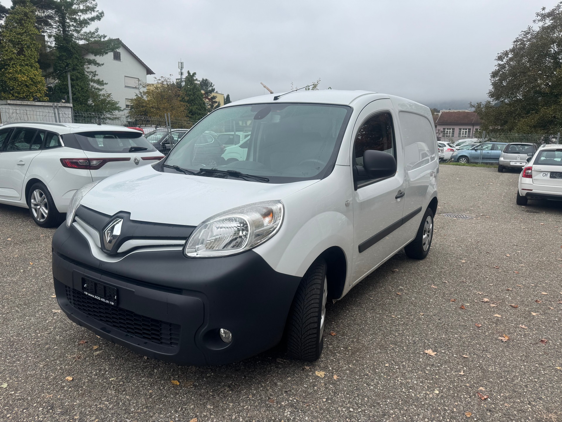 RENAULT Kangoo Medium dCi 90 ENERGY Business ** 3-Plätzer * Klimaanlage ** PDC Hinten ** Ab MFK 02.10.2023 **-image-2