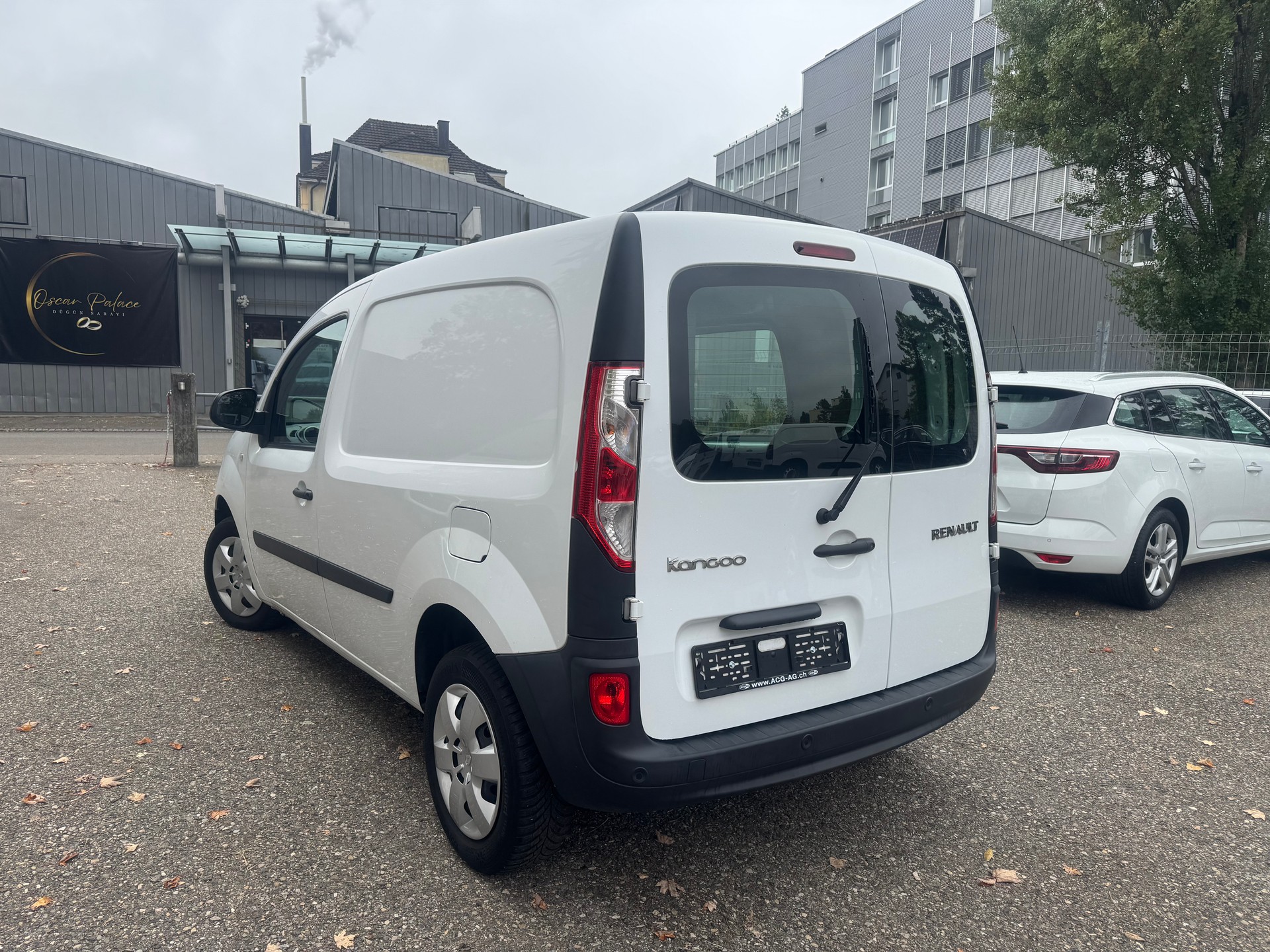 RENAULT Kangoo Medium dCi 90 ENERGY Business ** 3-Plätzer * Klimaanlage ** PDC Hinten ** Ab MFK 02.10.2023 **-image-3