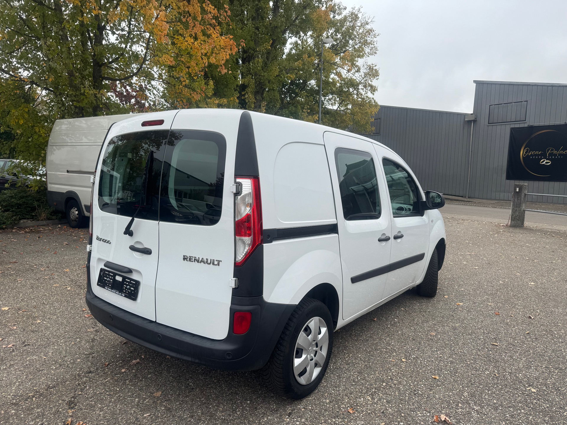 RENAULT Kangoo Medium dCi 90 ENERGY Business ** 3-Plätzer * Klimaanlage ** PDC Hinten ** Ab MFK 02.10.2023 **-image-4
