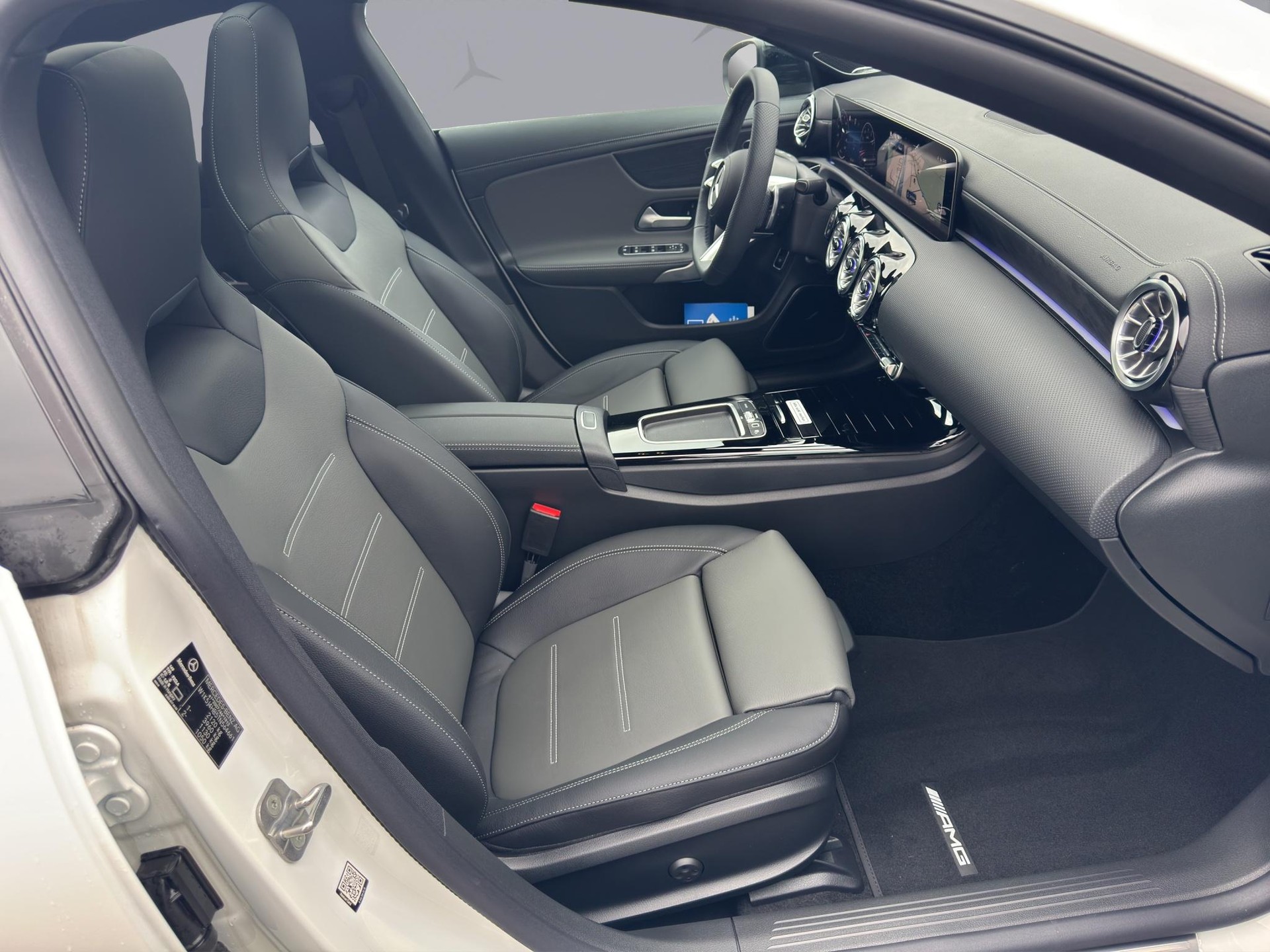 MERCEDES-BENZ CLA 250 AMG Line 4matic-image-16