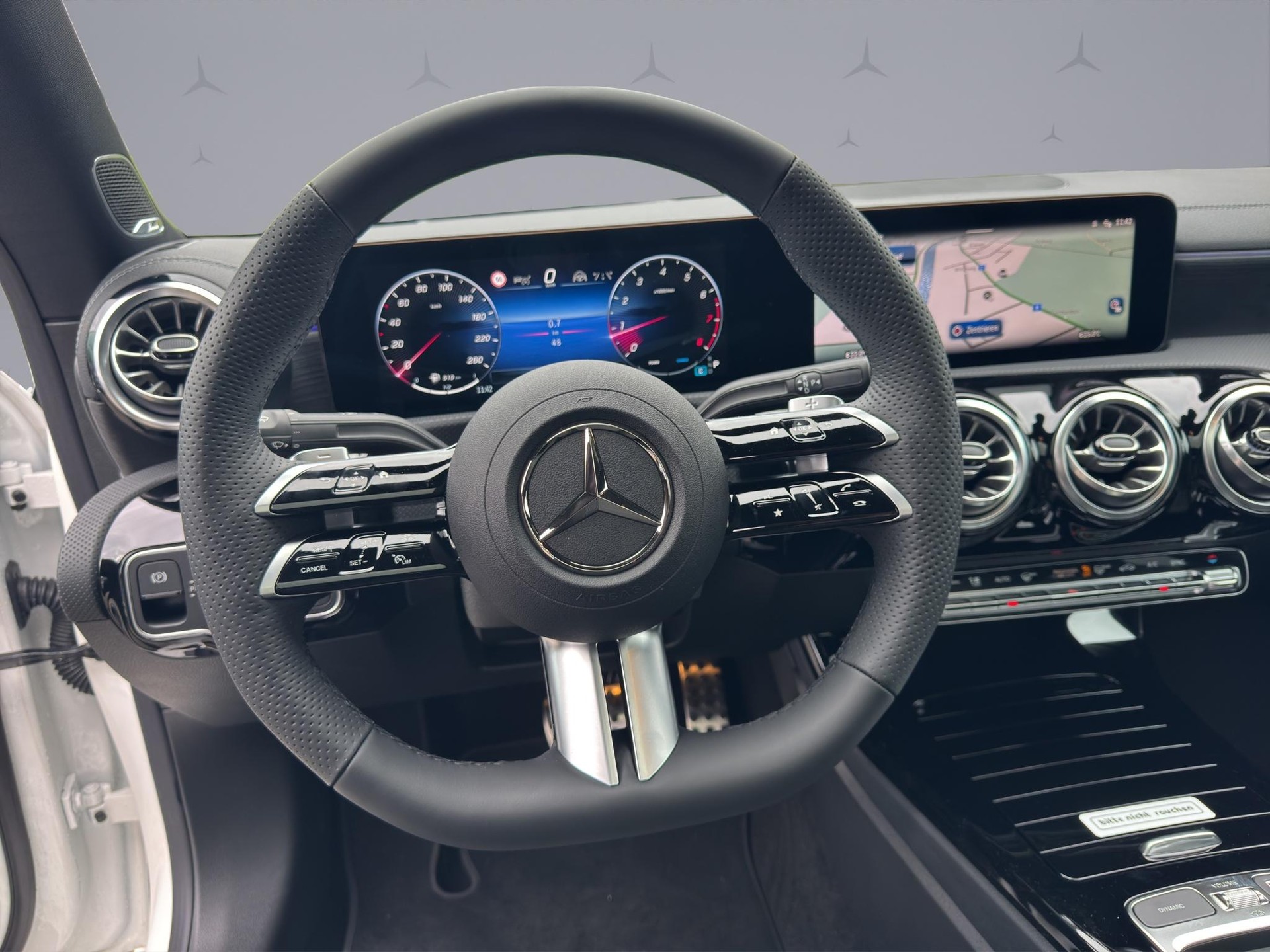 MERCEDES-BENZ CLA 250 AMG Line 4matic-image-11