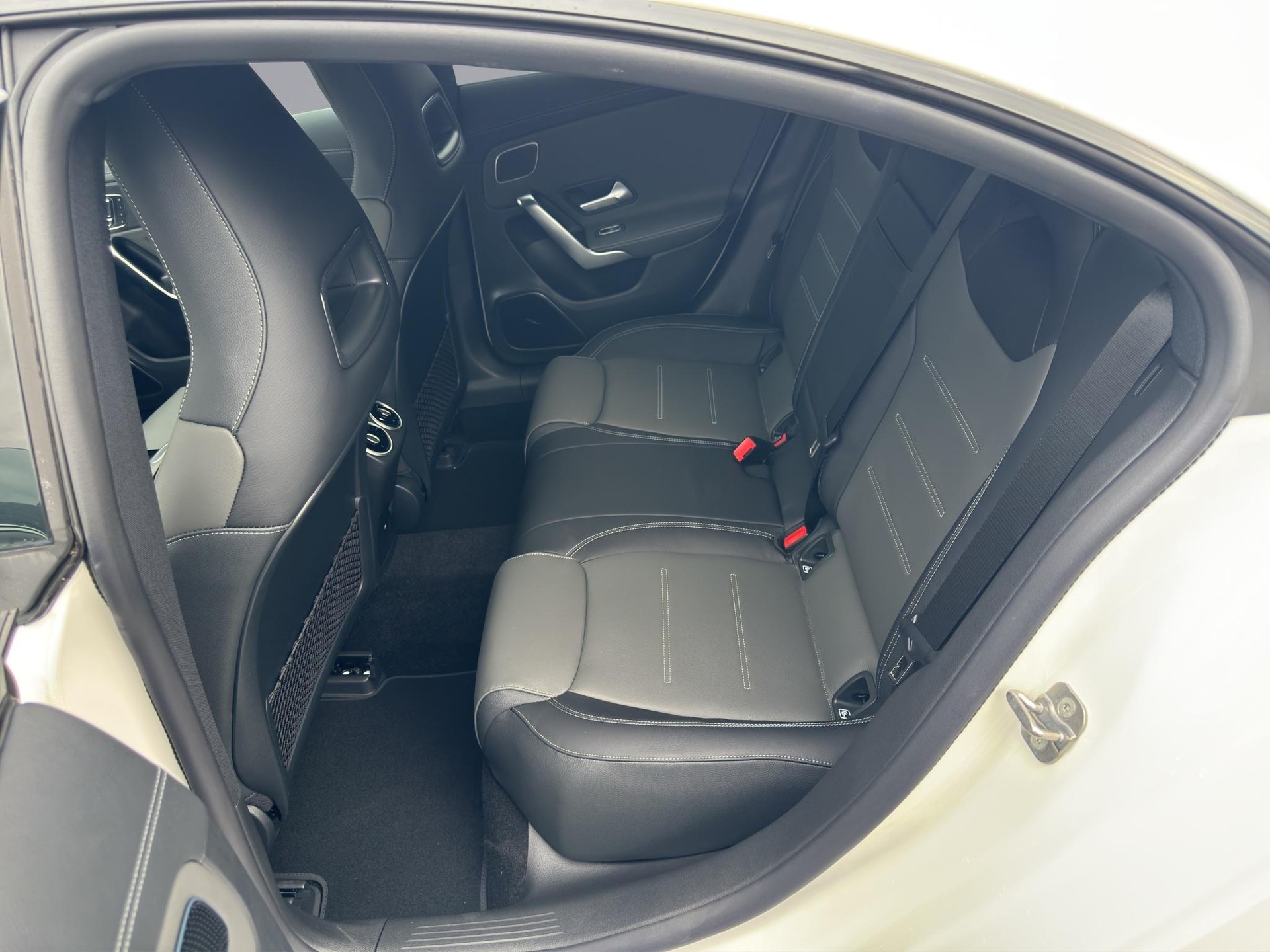 MERCEDES-BENZ CLA 250 AMG Line 4matic-image-9