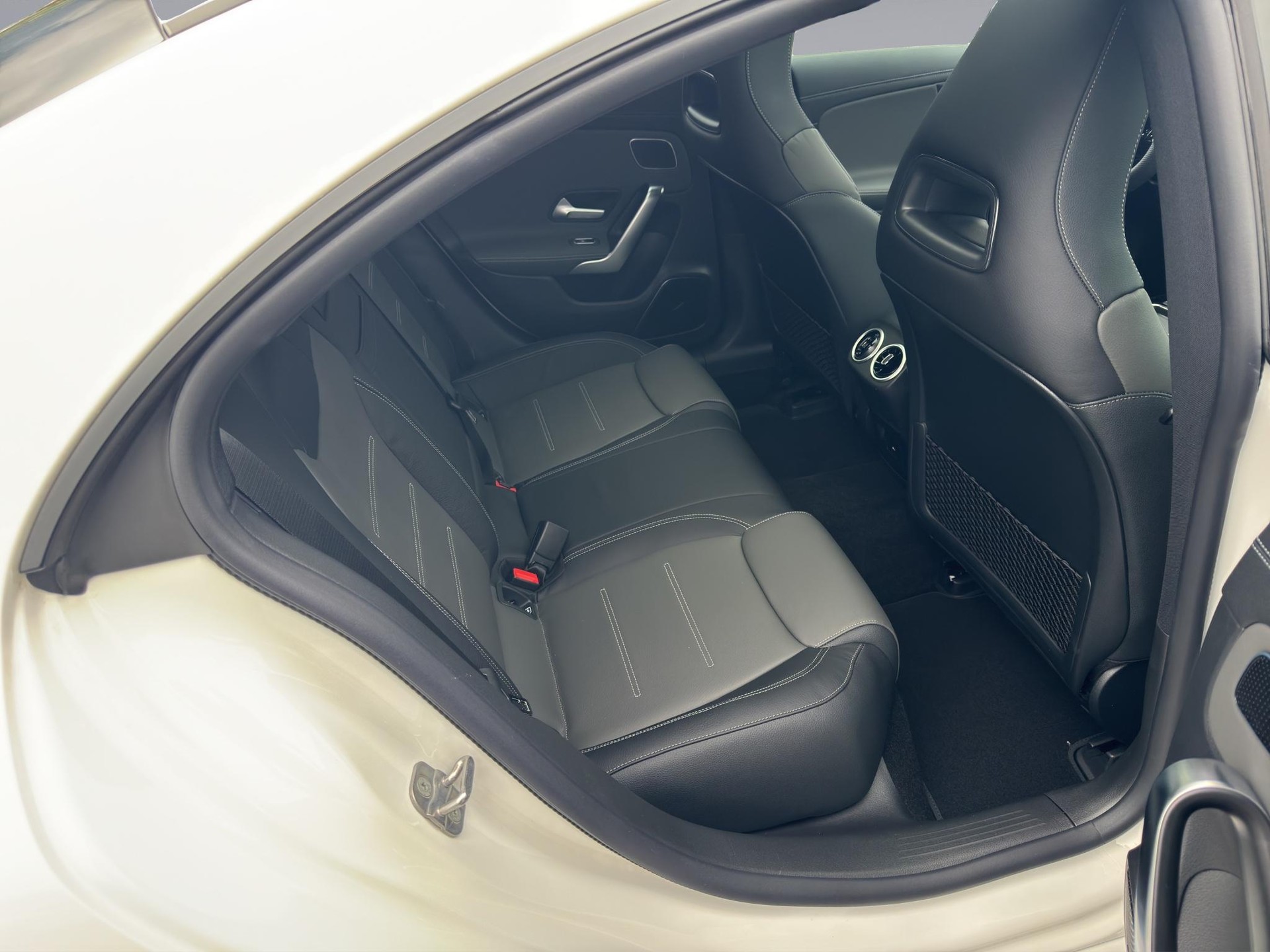 MERCEDES-BENZ CLA 250 AMG Line 4matic-image-17