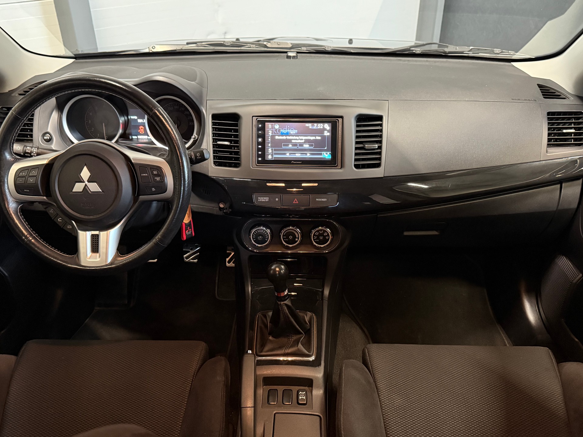 MITSUBISHI Lancer 2.0 T MIVEC EVO Final Edition-image-7