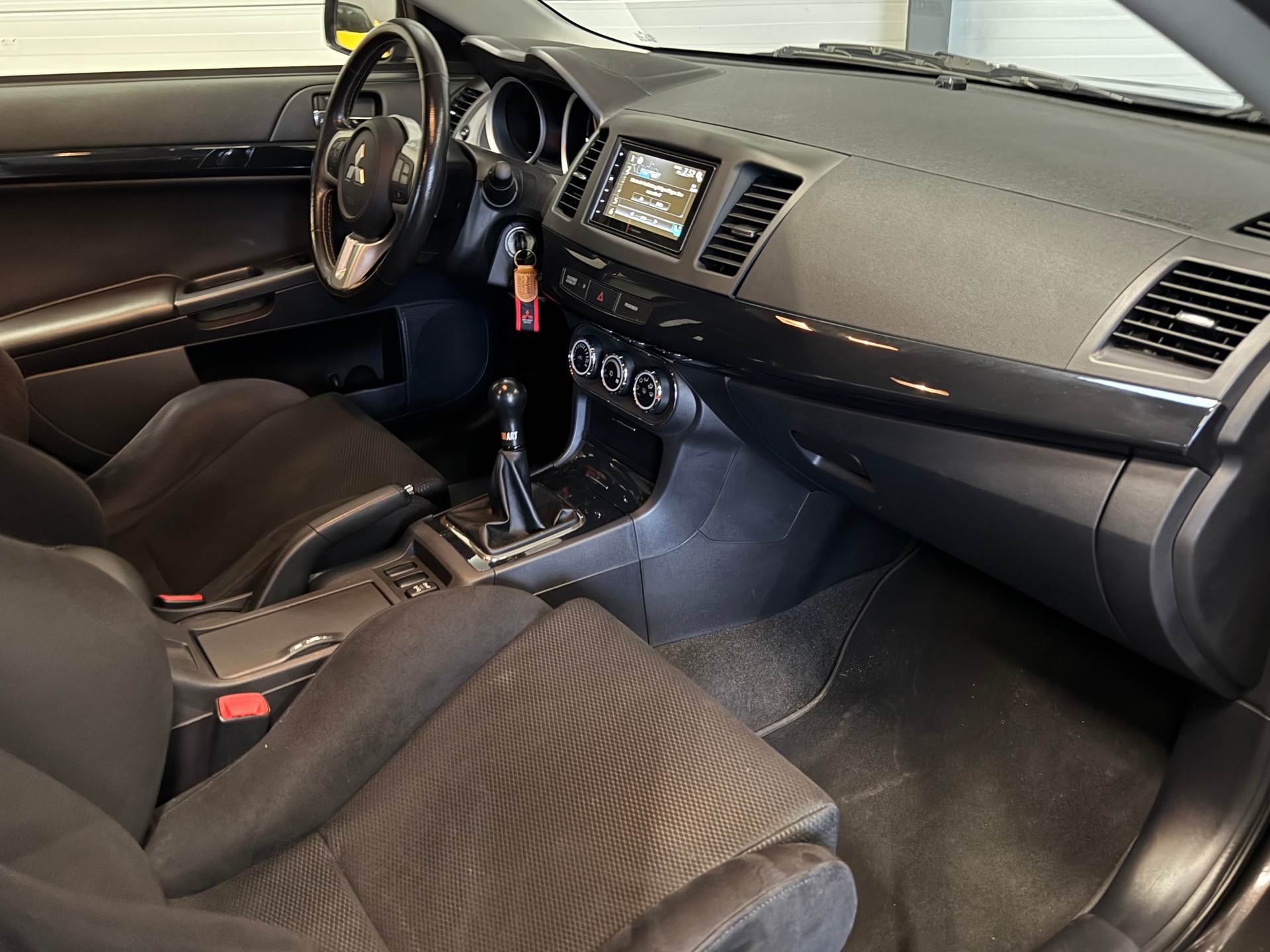 MITSUBISHI Lancer 2.0 T MIVEC EVO Final Edition-image-8