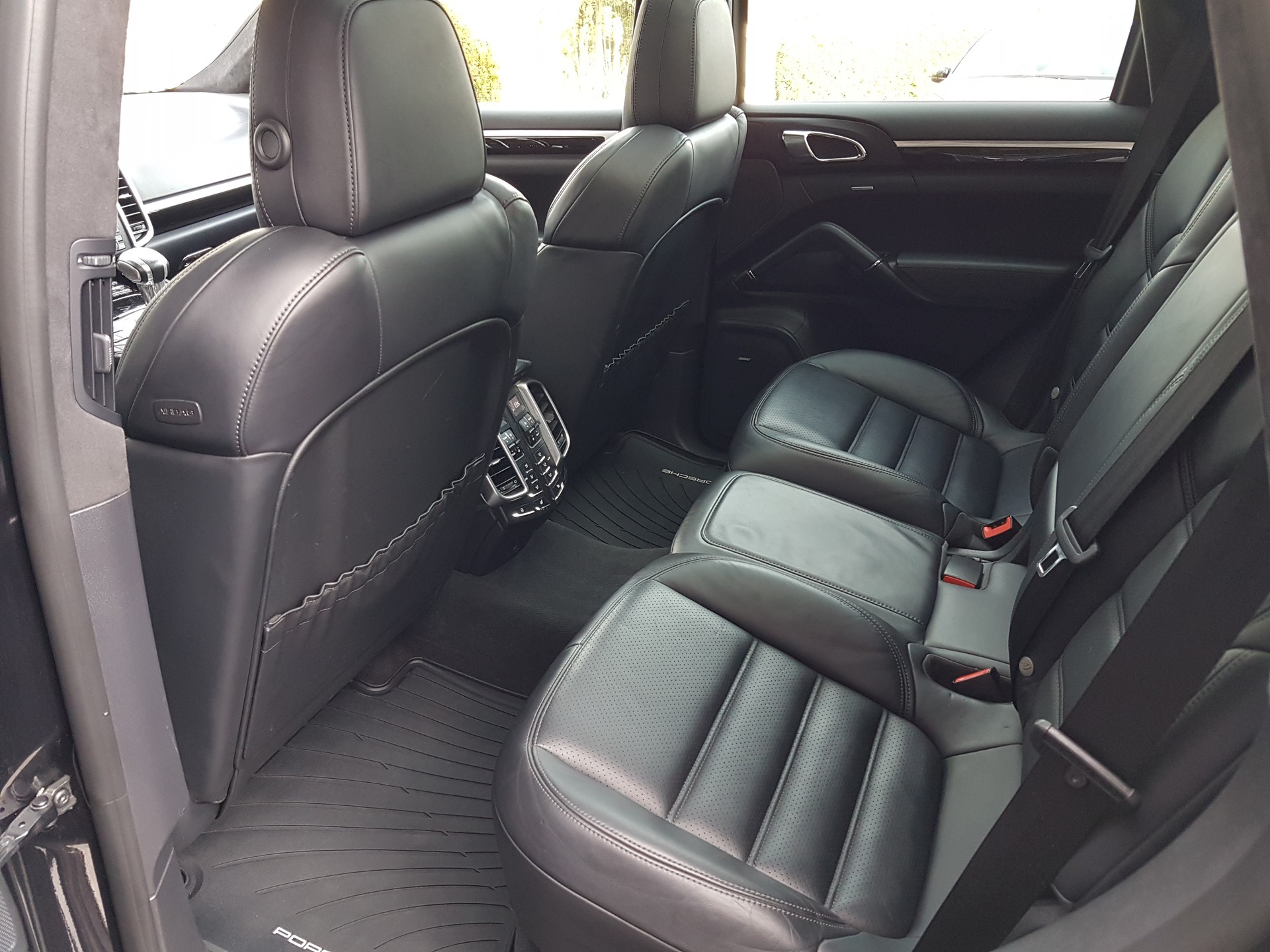 PORSCHE Cayenne Turbo-image-9