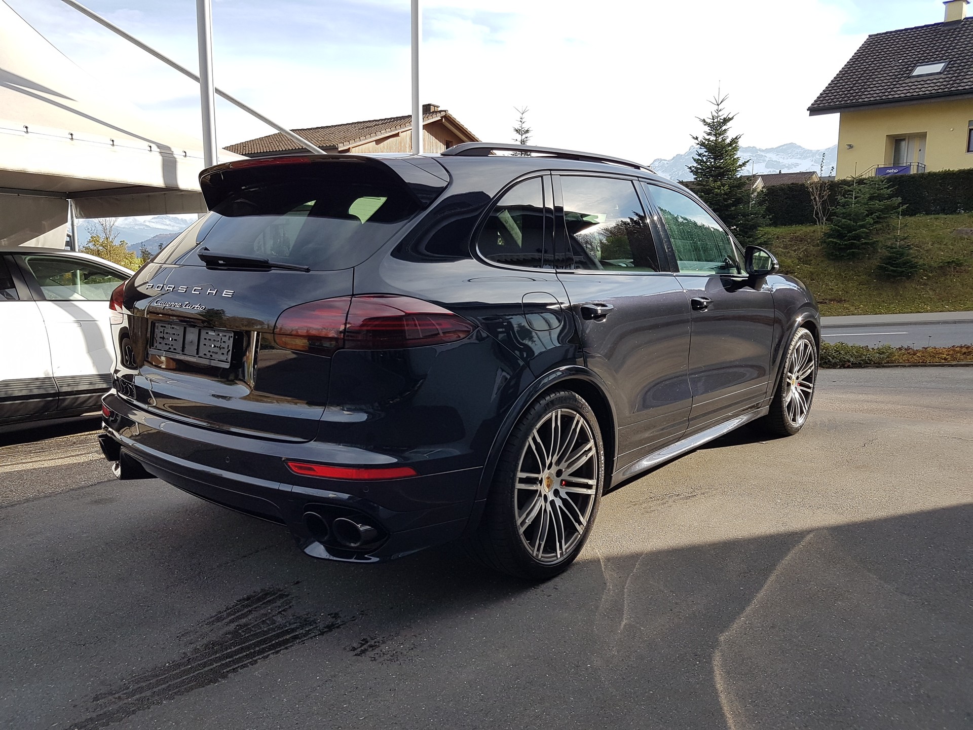 PORSCHE Cayenne Turbo-image-4