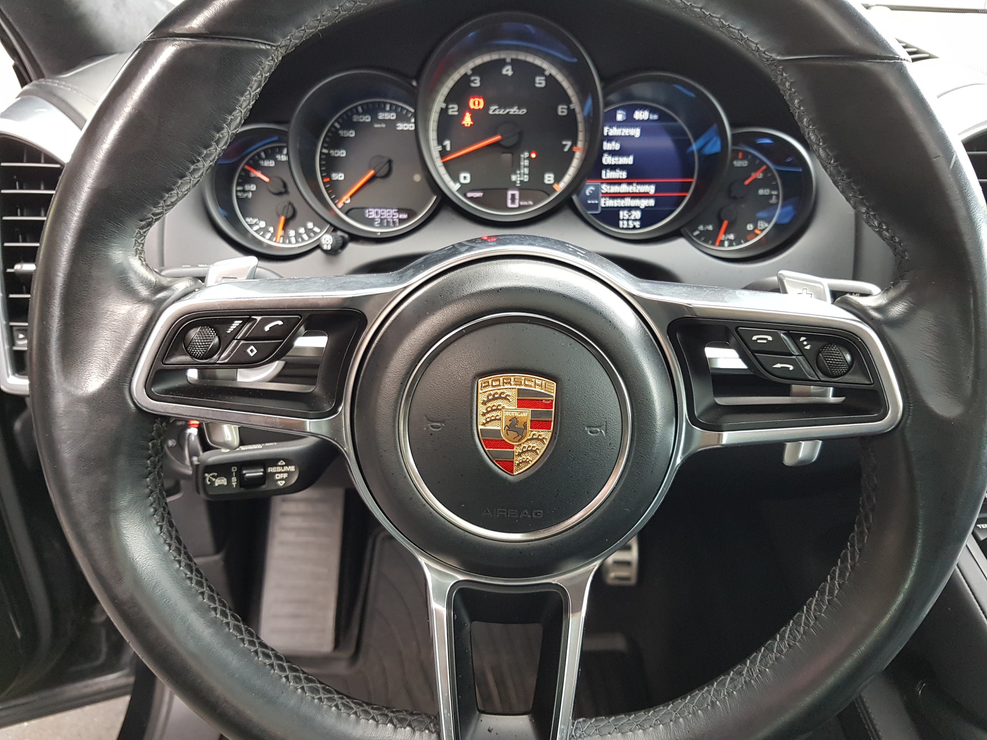 PORSCHE Cayenne Turbo-image-12