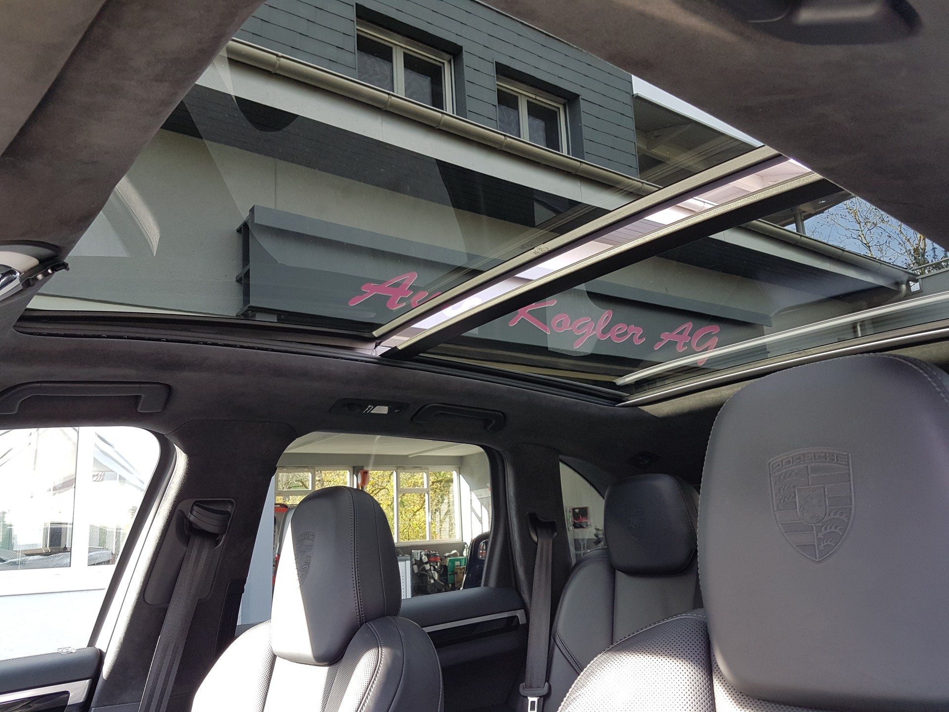PORSCHE Cayenne Turbo-image-15