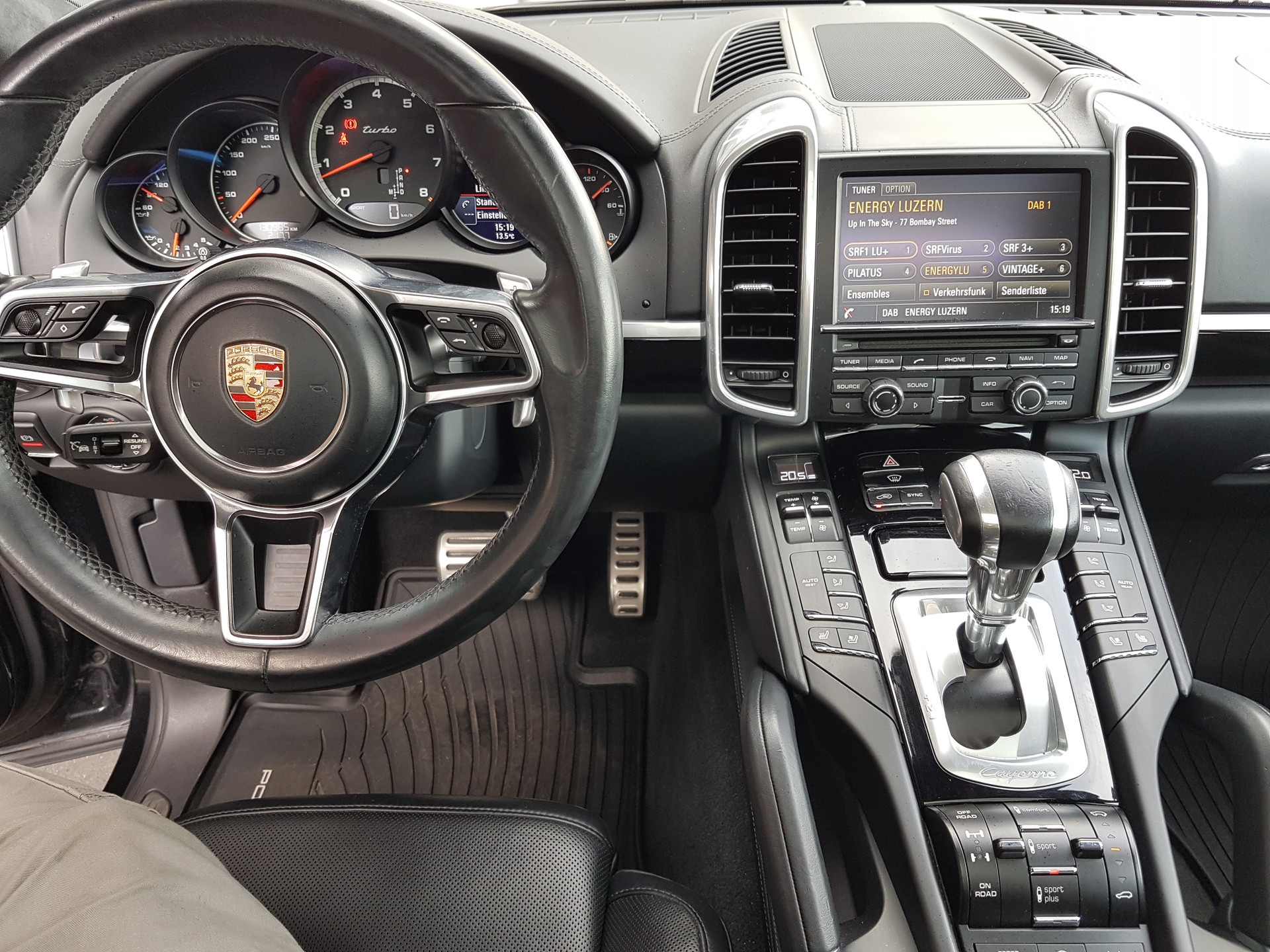 PORSCHE Cayenne Turbo-image-11