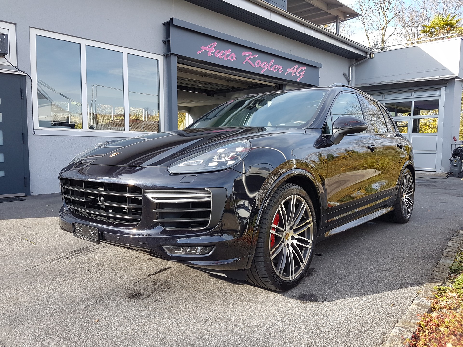 PORSCHE Cayenne Turbo-image-0