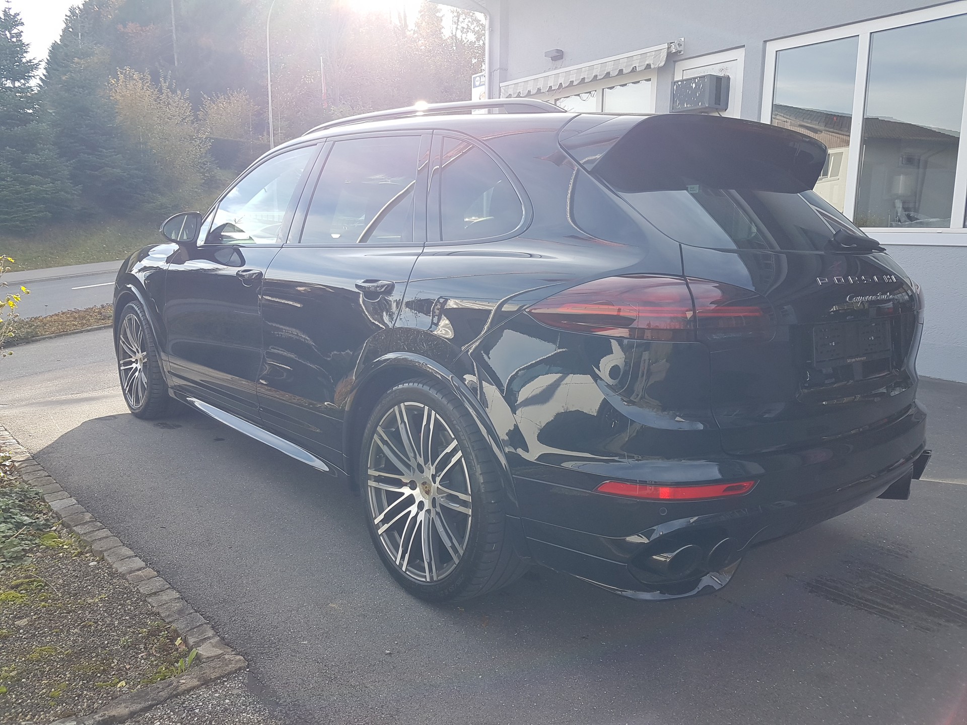 PORSCHE Cayenne Turbo-image-2