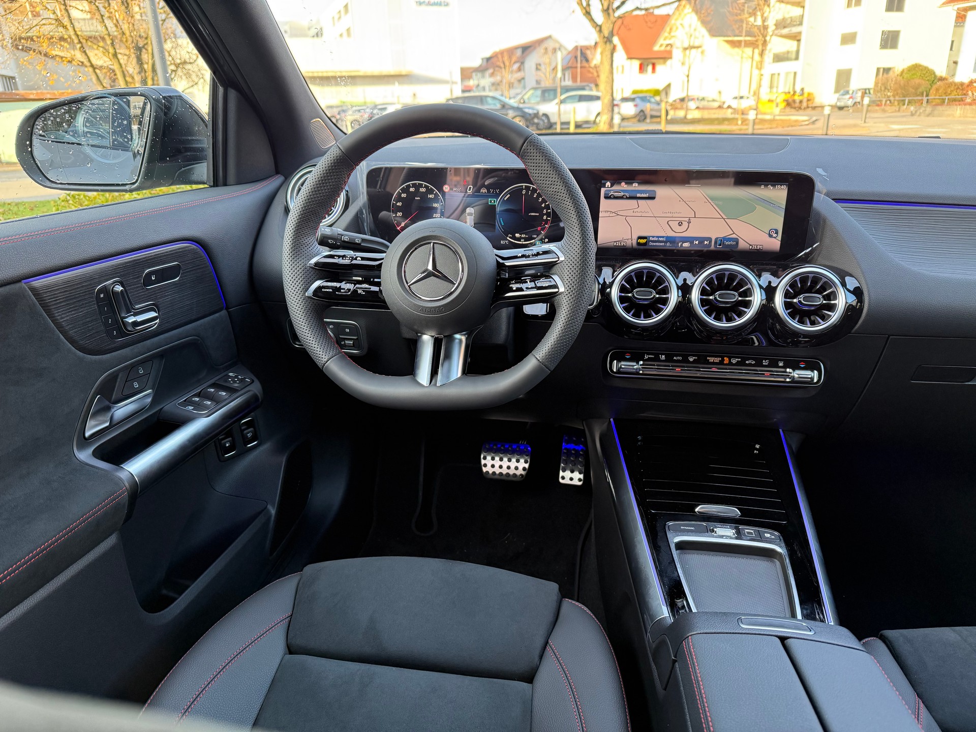 MERCEDES-BENZ GLA 250 e EQ Star 8G-DCT-image-4
