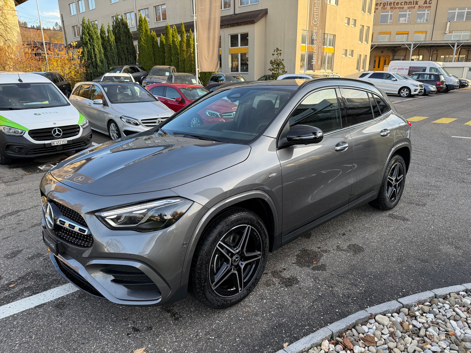 MERCEDES-BENZ GLA 250 e EQ Star 8G-DCT-showroom-element-2