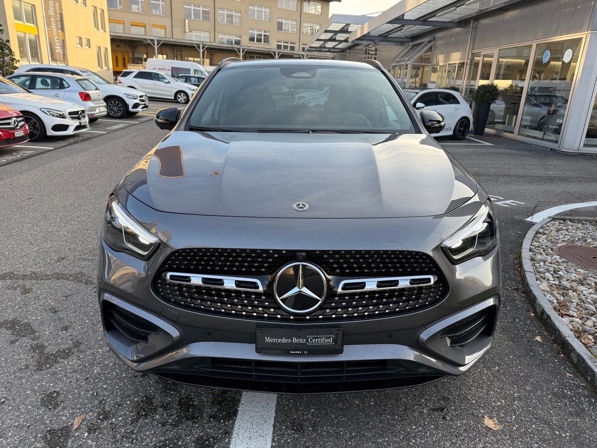 MERCEDES-BENZ GLA 250 e EQ Star 8G-DCT-showroom-element-1