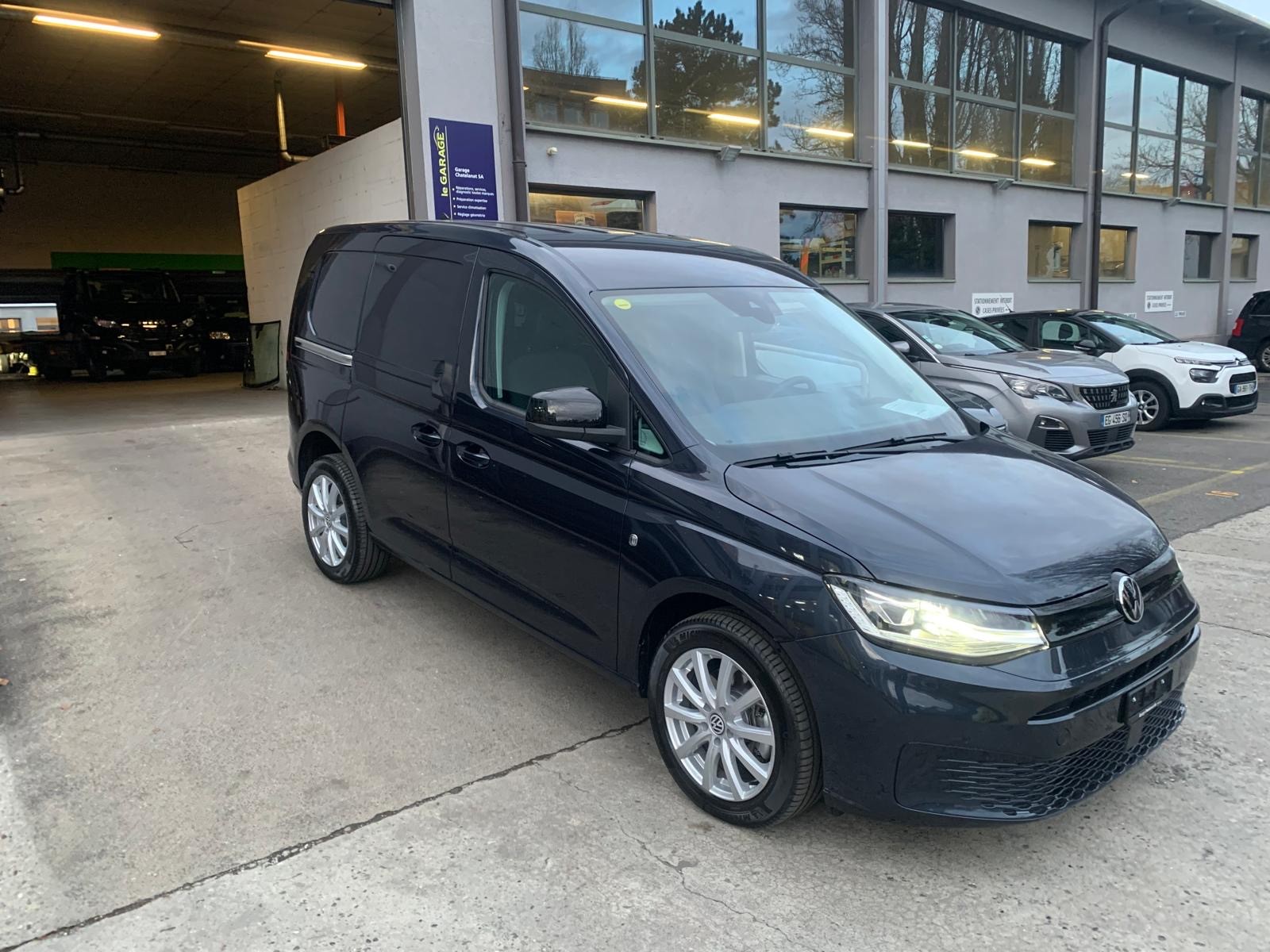 VW Caddy Cargo 2.0TDI DSG-image-1