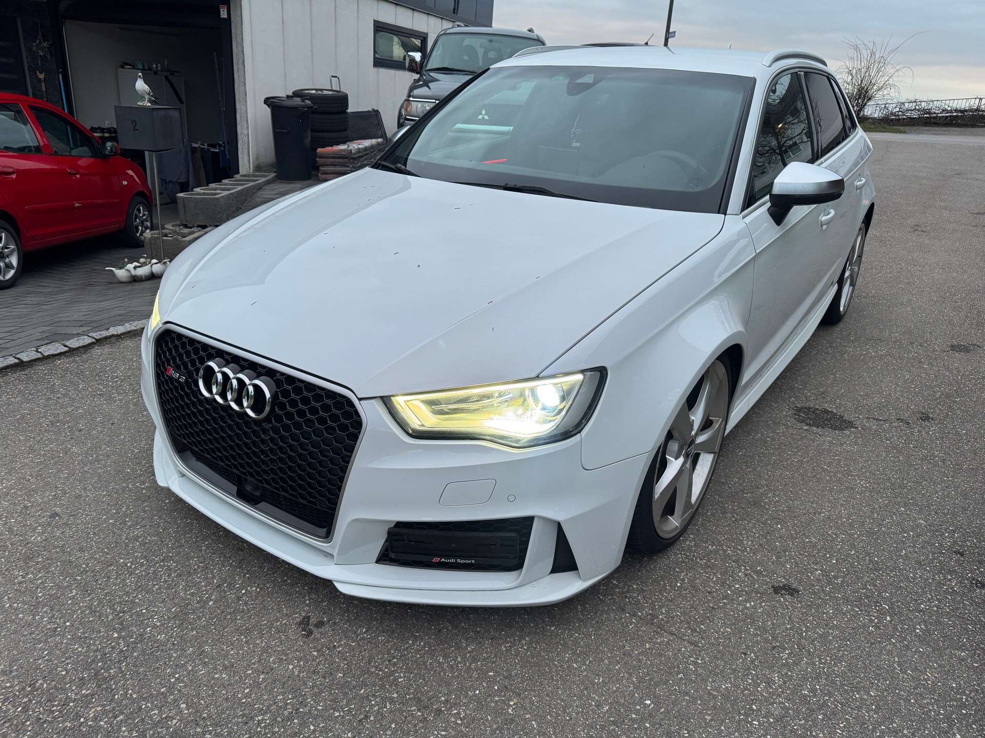 AUDI RS3 2.5 TSI quattro S-tronic-image-2