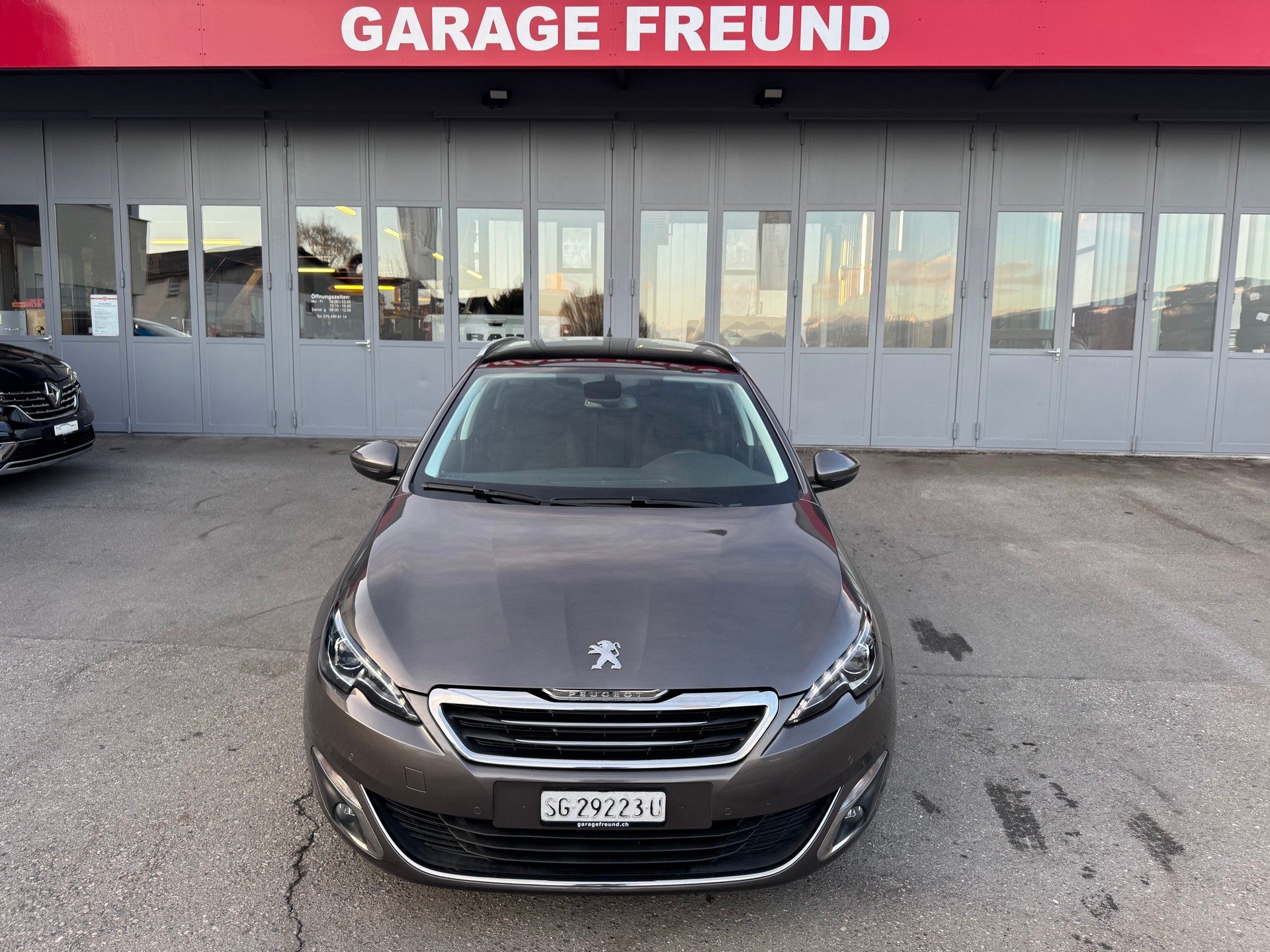 PEUGEOT 308 SW 1.2 THP Allure-image-4