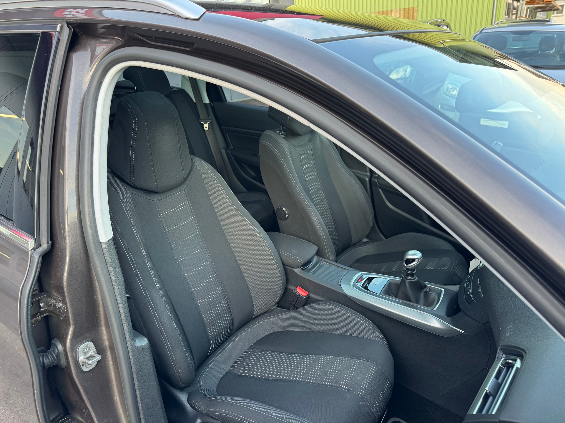 PEUGEOT 308 SW 1.2 THP Allure-image-15