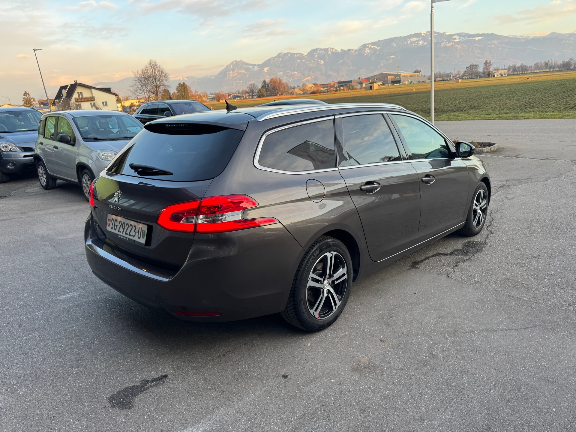 PEUGEOT 308 SW 1.2 THP Allure-image-9
