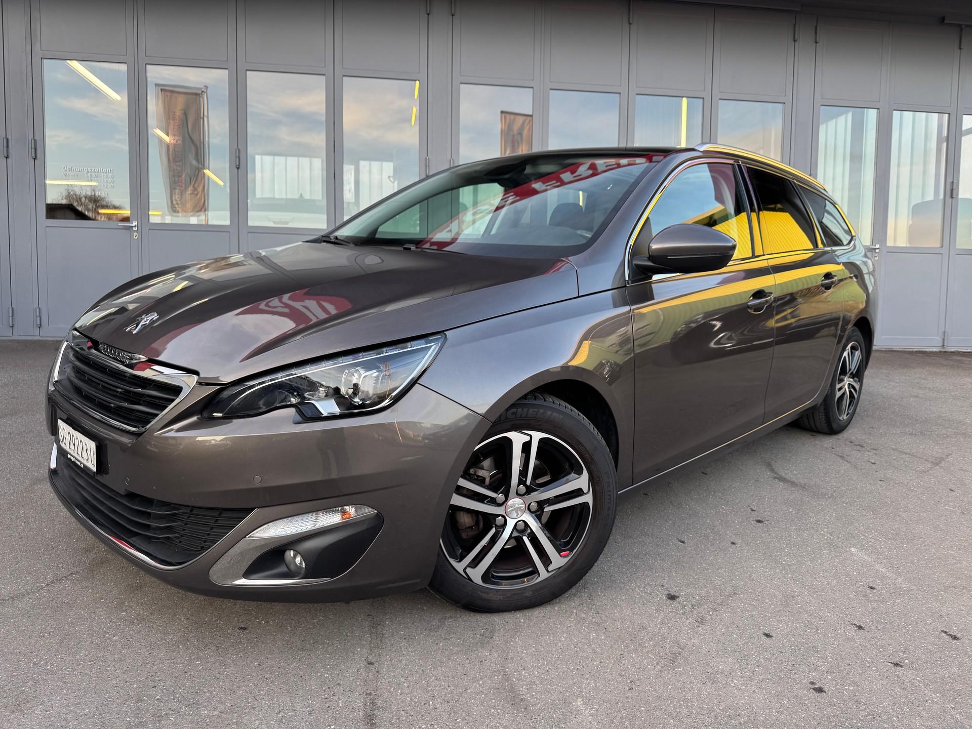 PEUGEOT 308 SW 1.2 THP Allure-image-0