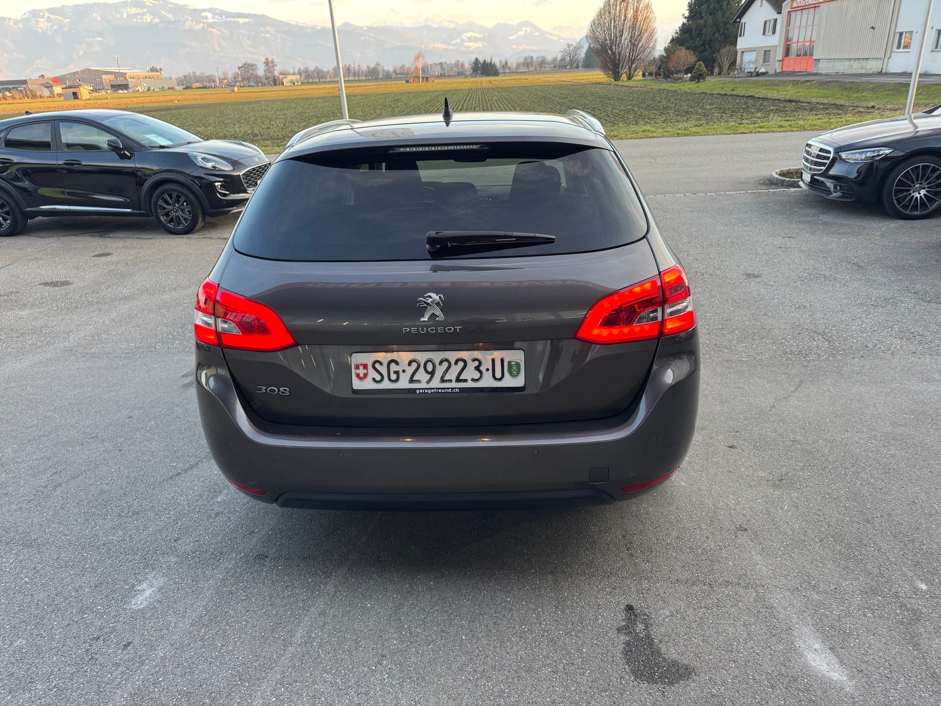 PEUGEOT 308 SW 1.2 THP Allure-image-8