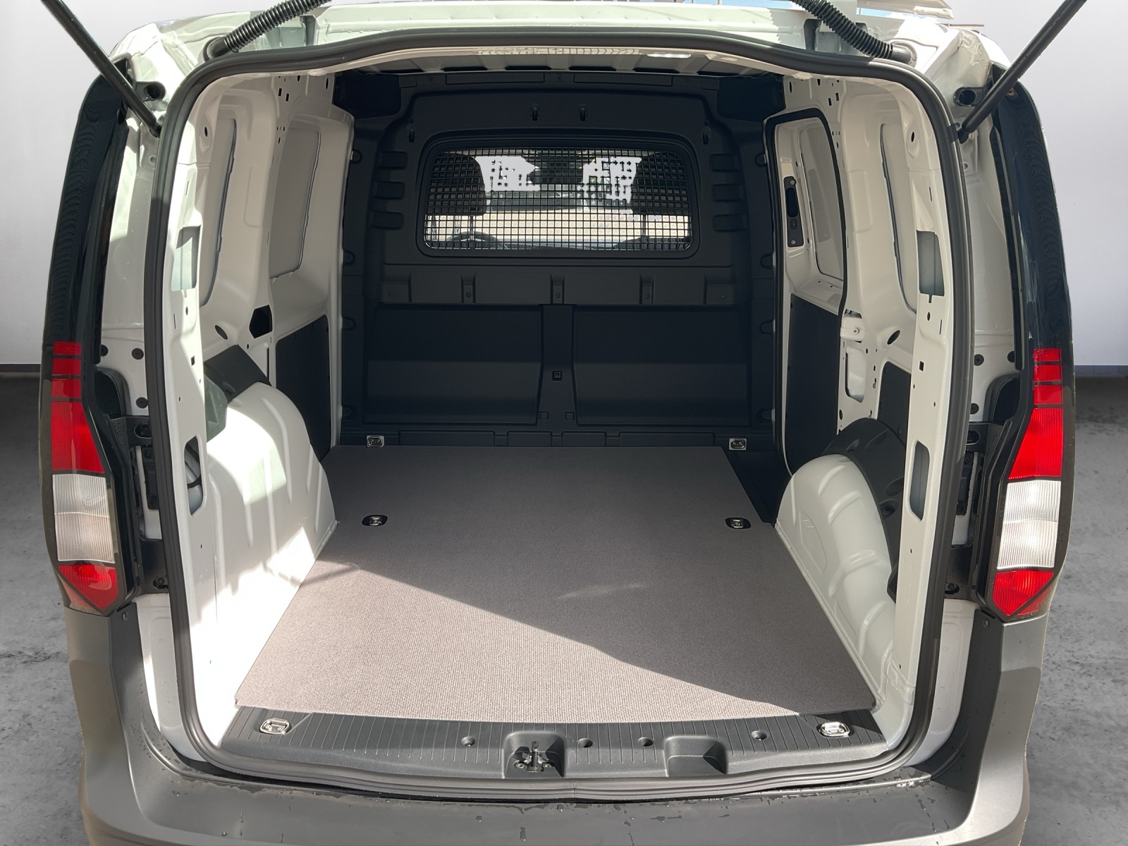 VW Caddy Cargo 1.5 TSI Entry DSG-image-11