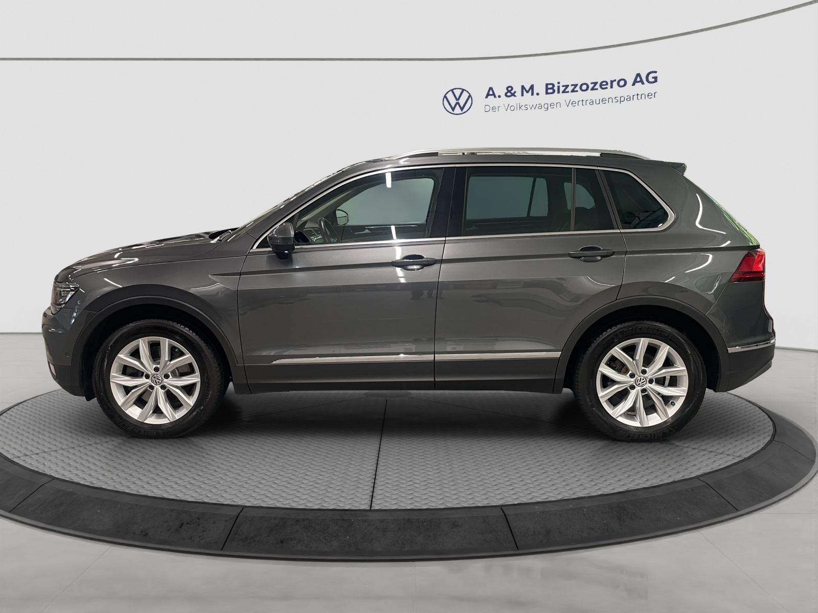 VW Tiguan 2.0TSI Highline 4Motion DSG-showroom-element-1