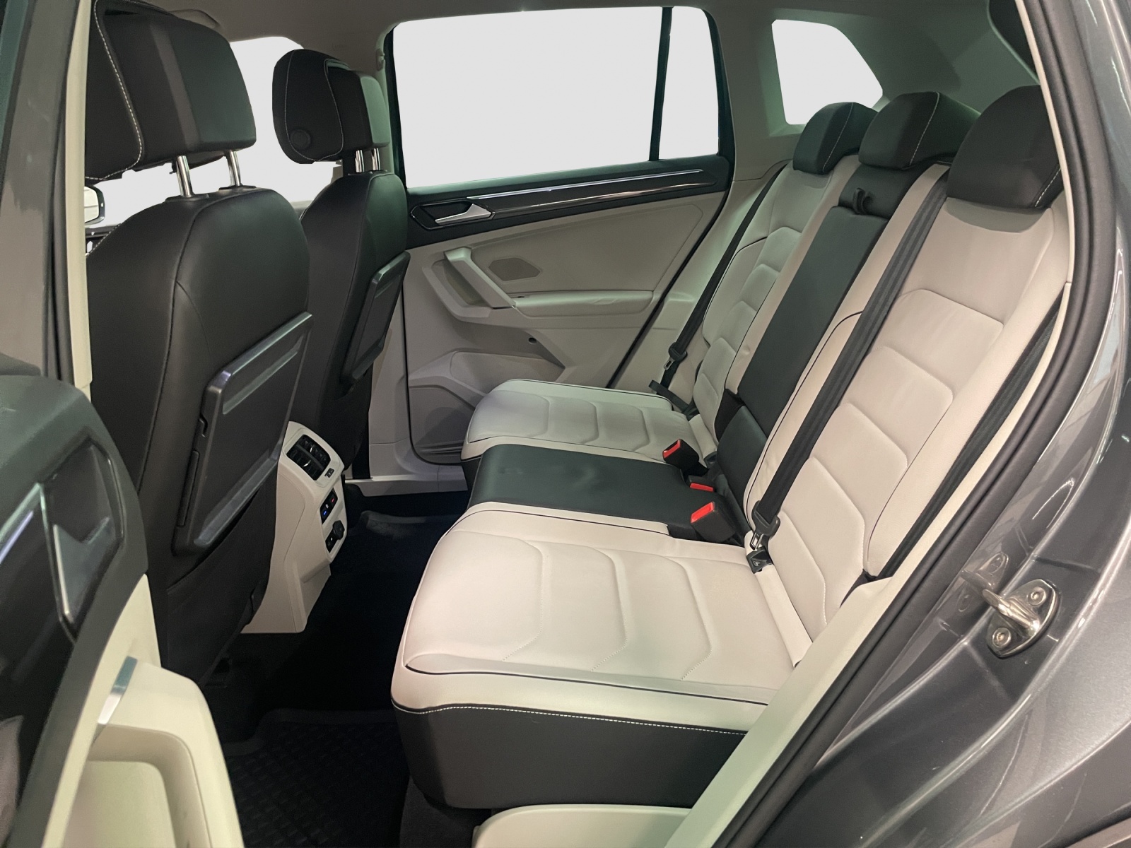 VW Tiguan 2.0TSI Highline 4Motion DSG-image-12