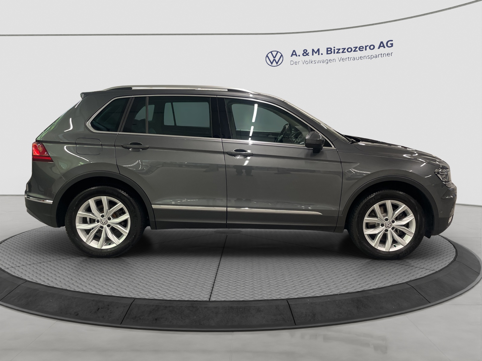 VW Tiguan 2.0TSI Highline 4Motion DSG-image-5