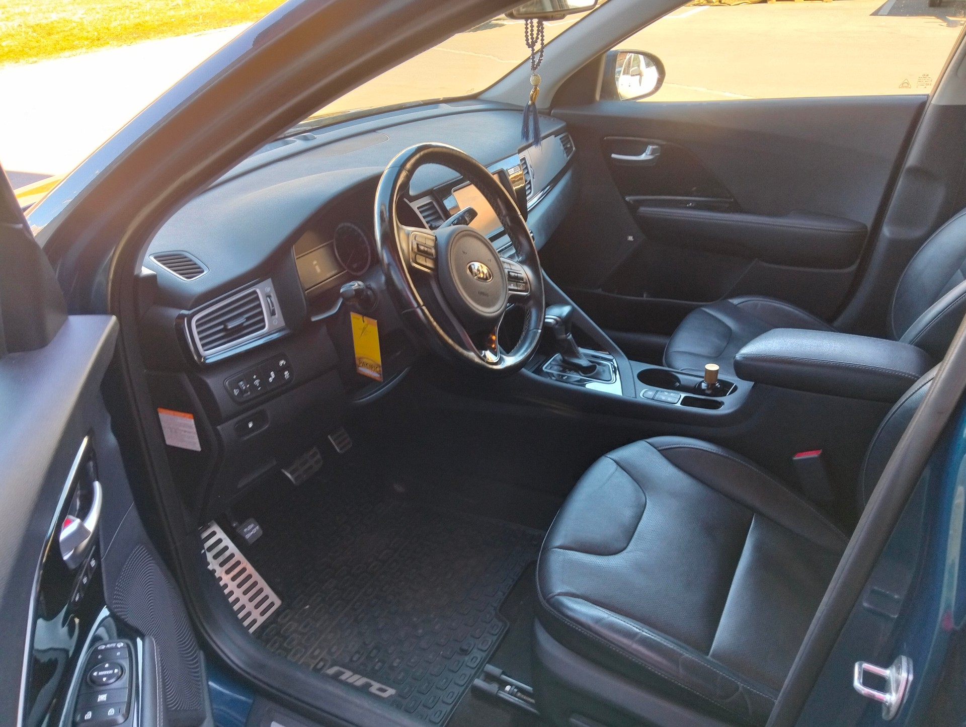 KIA Niro 1.6GDi Hybrid Style DCT-image-2