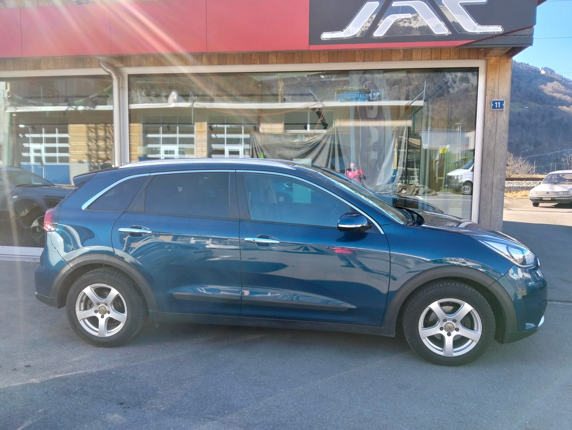 KIA Niro 1.6GDi Hybrid Style DCT-image-1