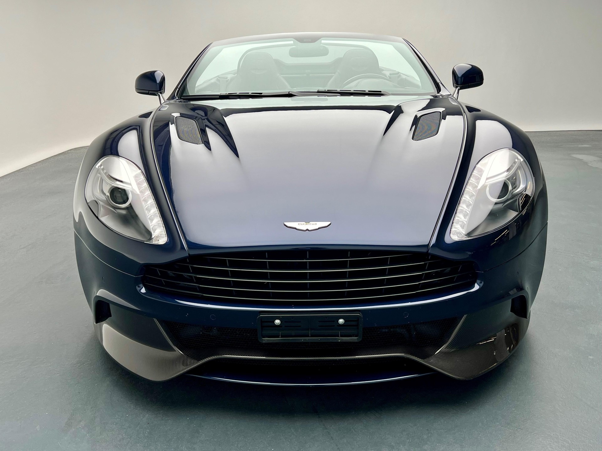 ASTON MARTIN Vanquish 6.0 V12-image-12