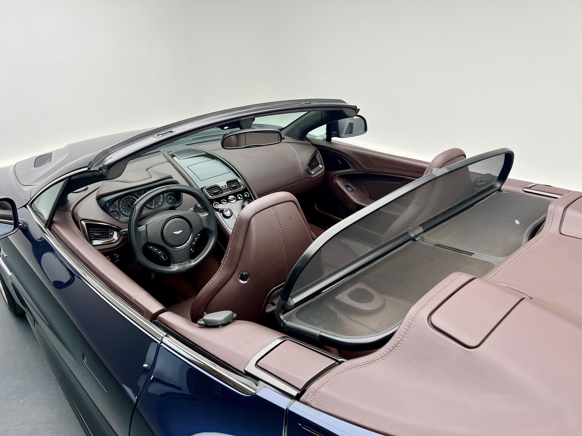 ASTON MARTIN Vanquish 6.0 V12-image-7