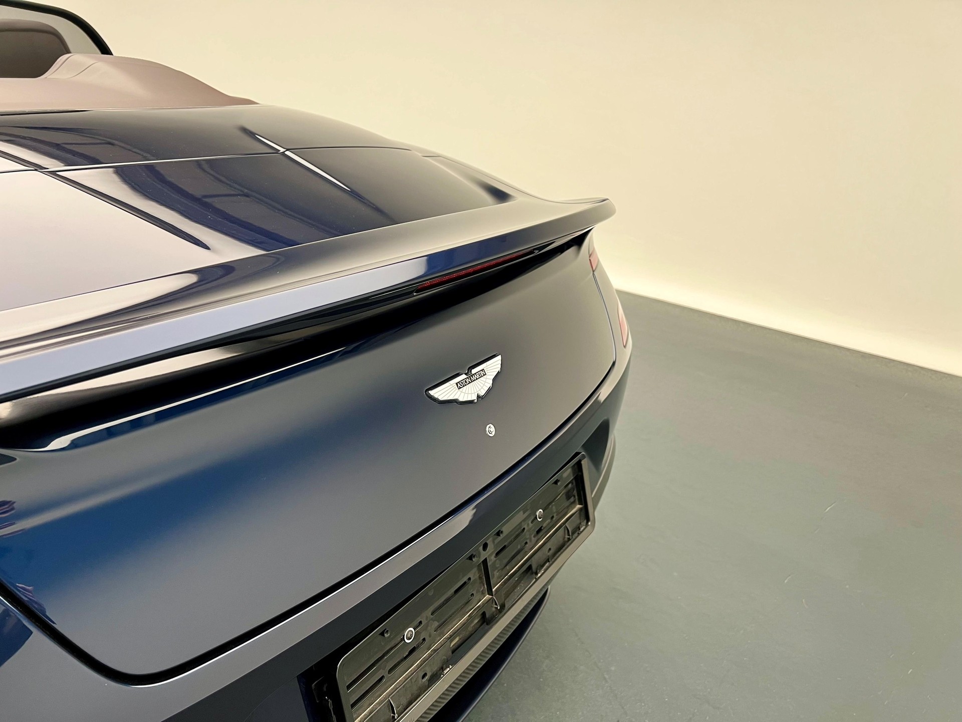ASTON MARTIN Vanquish 6.0 V12-image-19