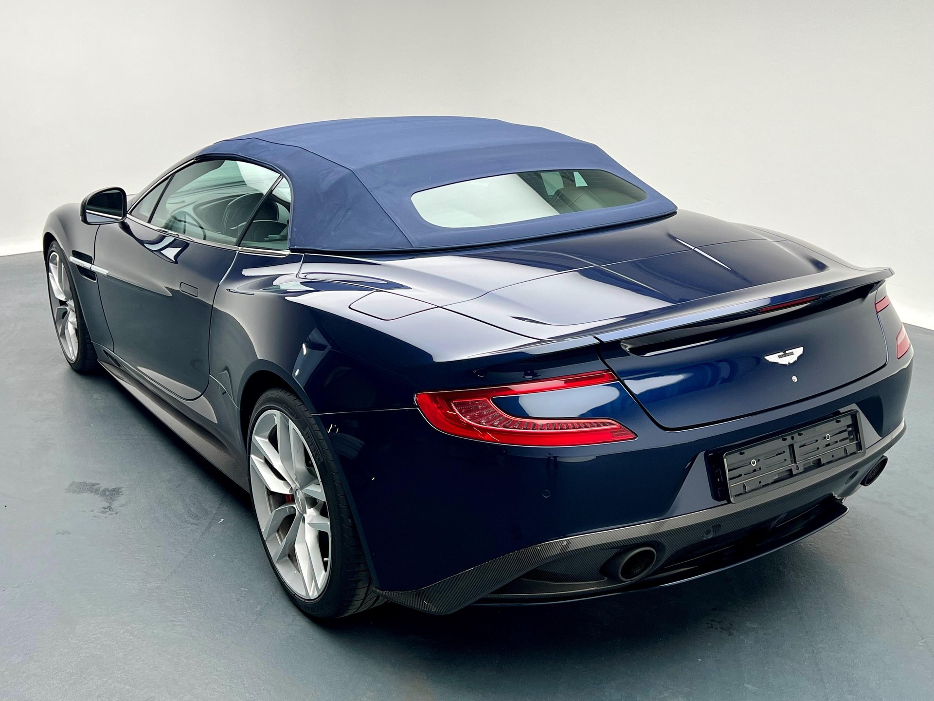 ASTON MARTIN Vanquish 6.0 V12-image-18