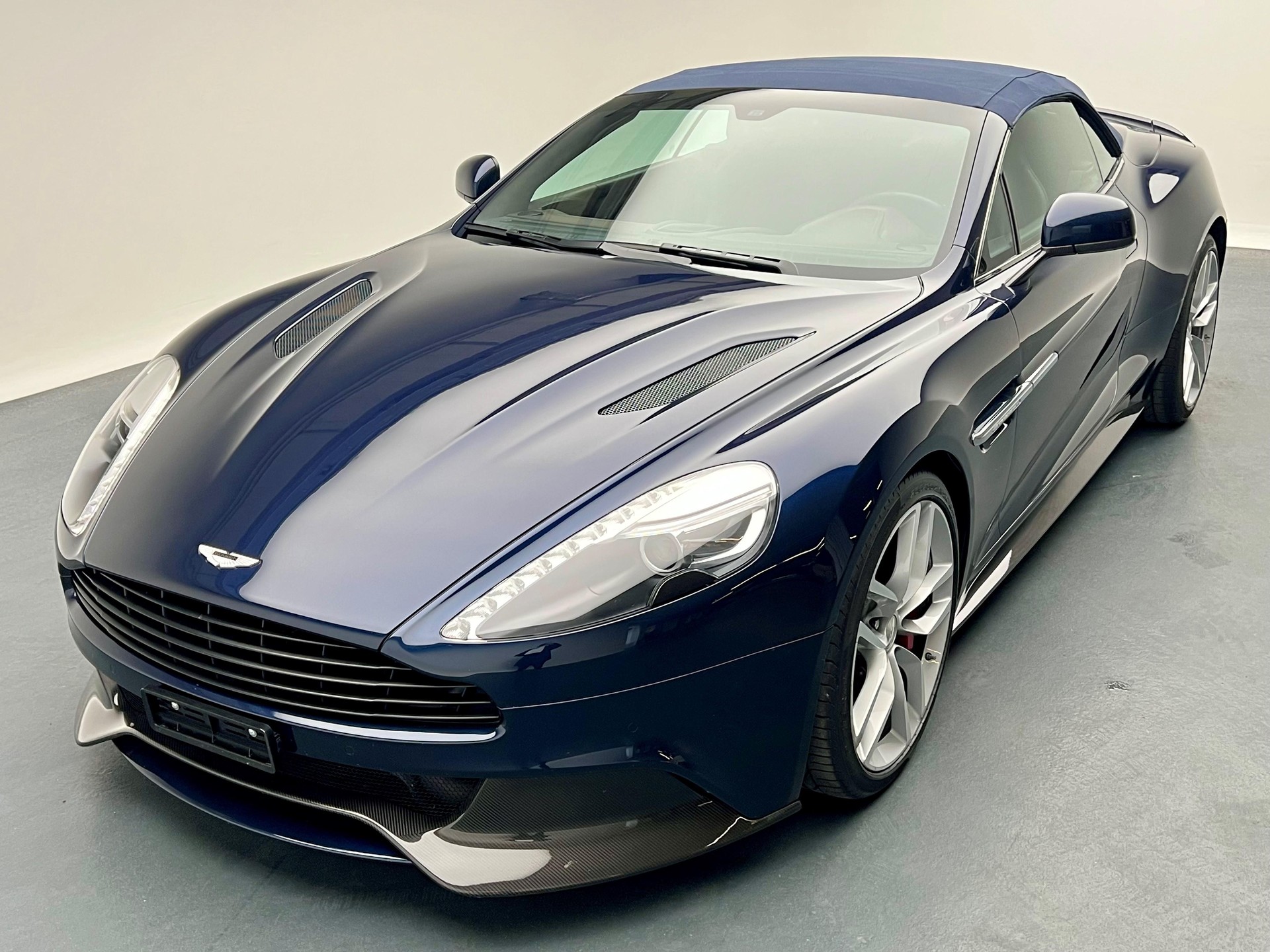 ASTON MARTIN Vanquish 6.0 V12-image-16