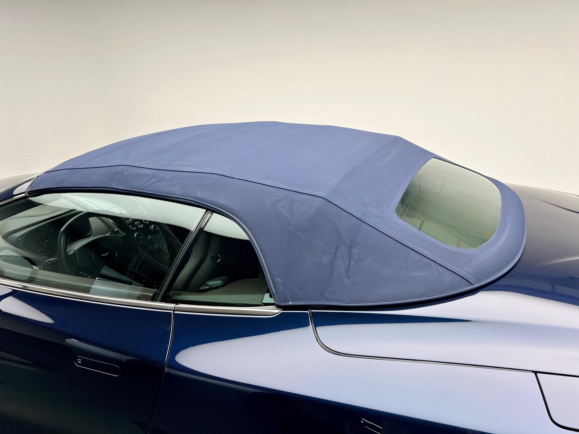 ASTON MARTIN Vanquish 6.0 V12-image-17
