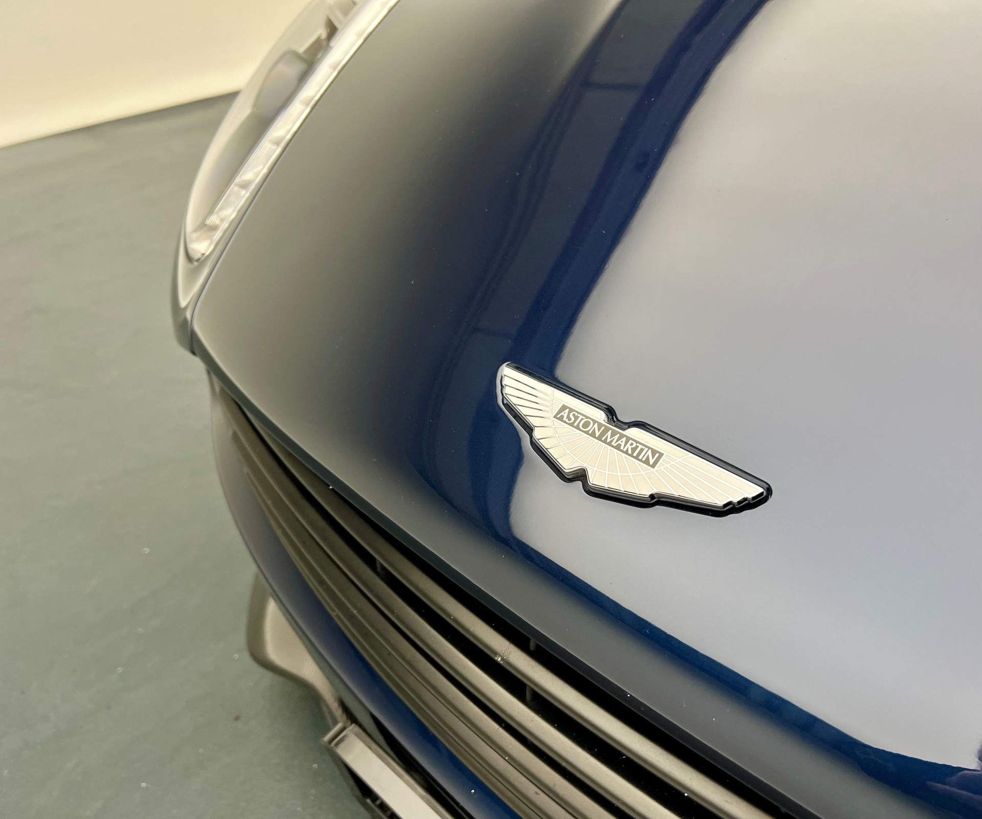 ASTON MARTIN Vanquish 6.0 V12-image-13