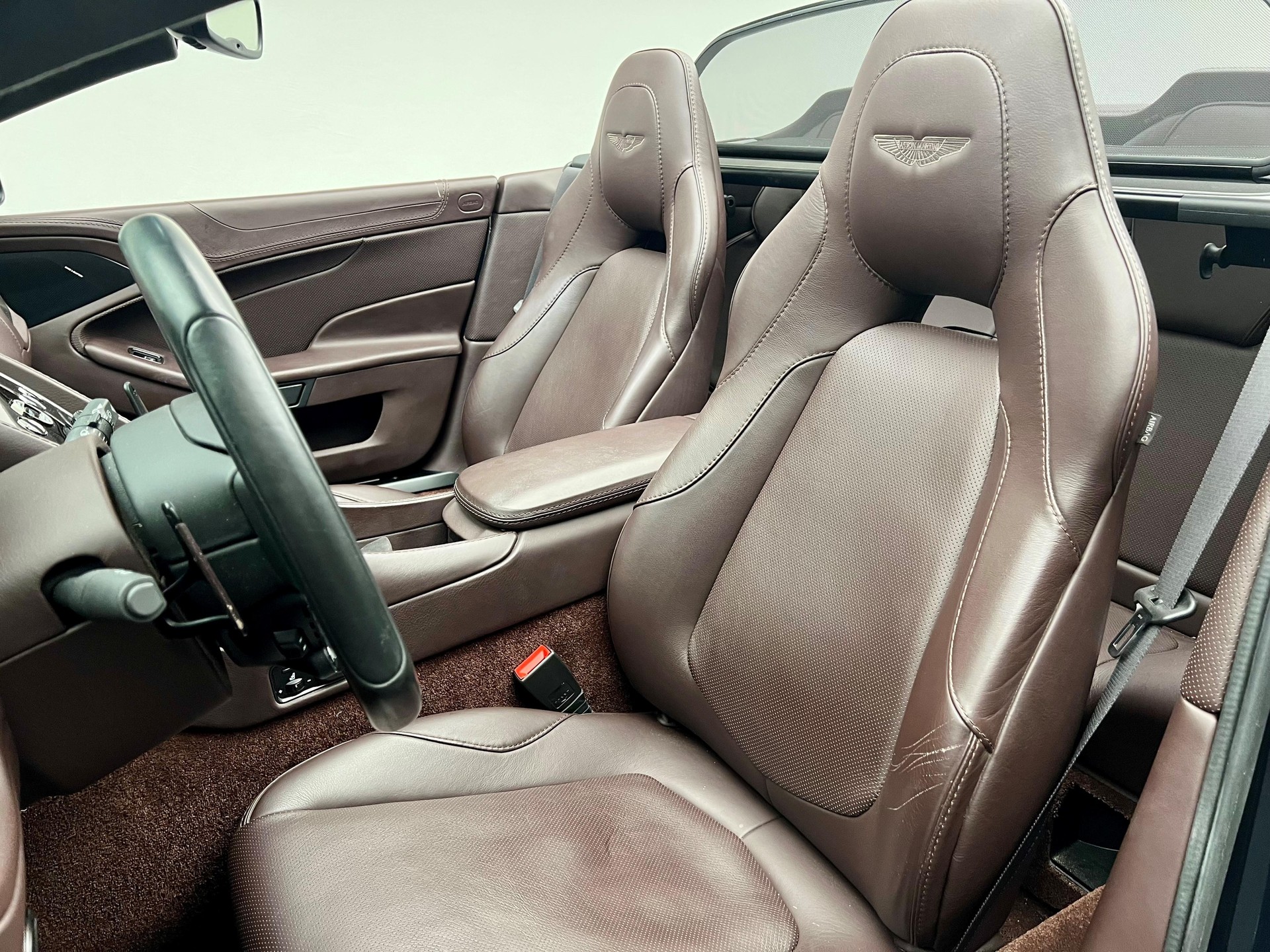 ASTON MARTIN Vanquish 6.0 V12-image-4