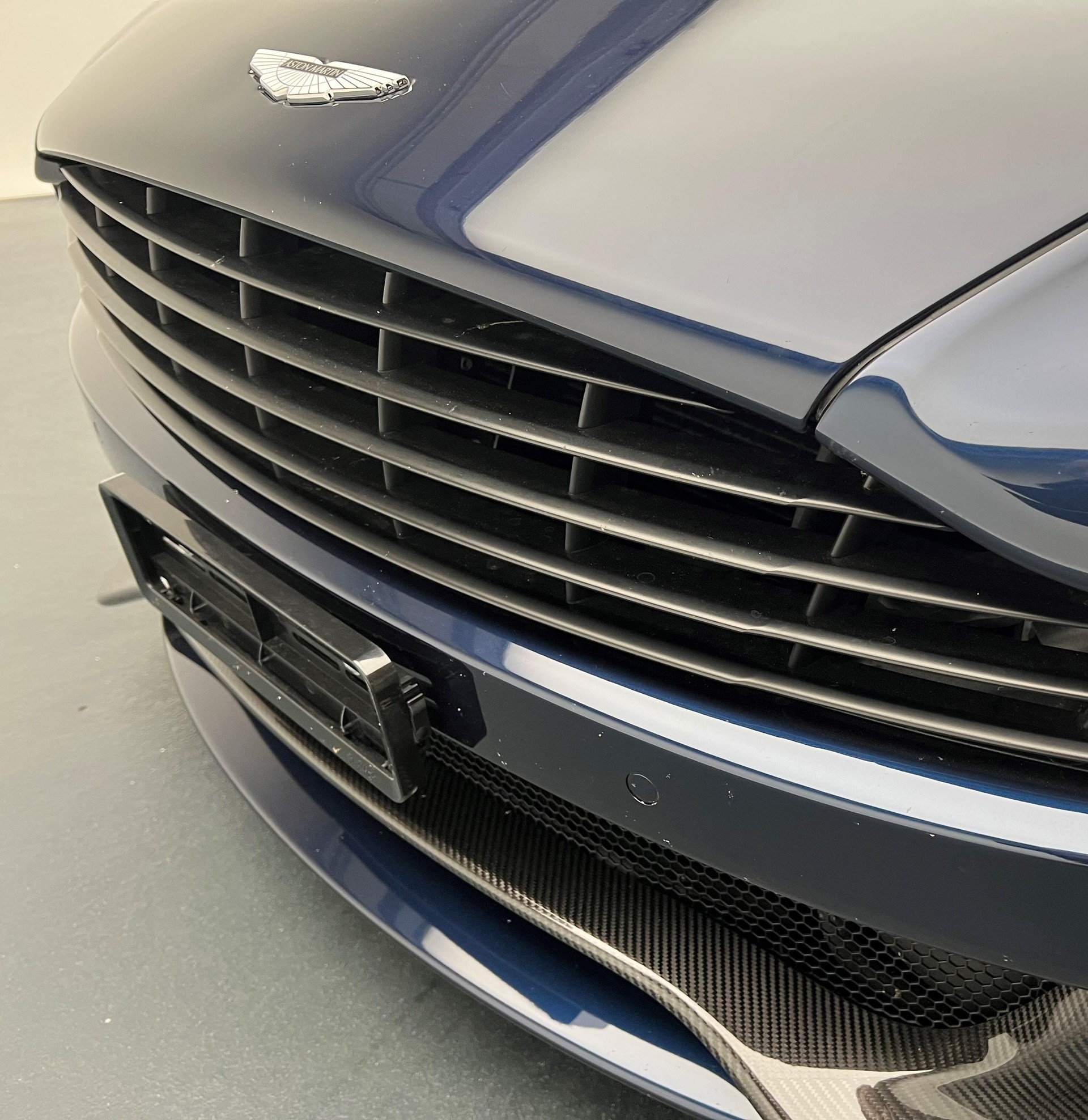 ASTON MARTIN Vanquish 6.0 V12-image-14