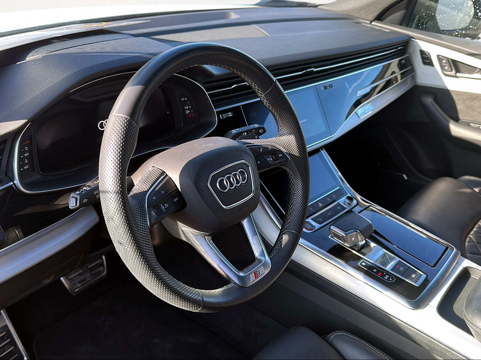 AUDI SQ8 TFSI quattro tiptronic-image-2