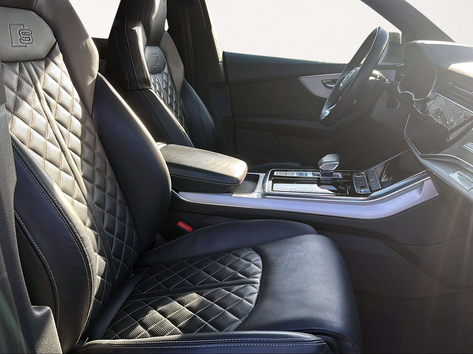 AUDI SQ8 TFSI quattro tiptronic-image-8