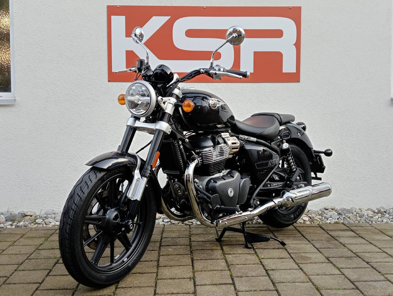 ROYAL ENFIELD Super Meteor 650 Astral-showroom-element-3