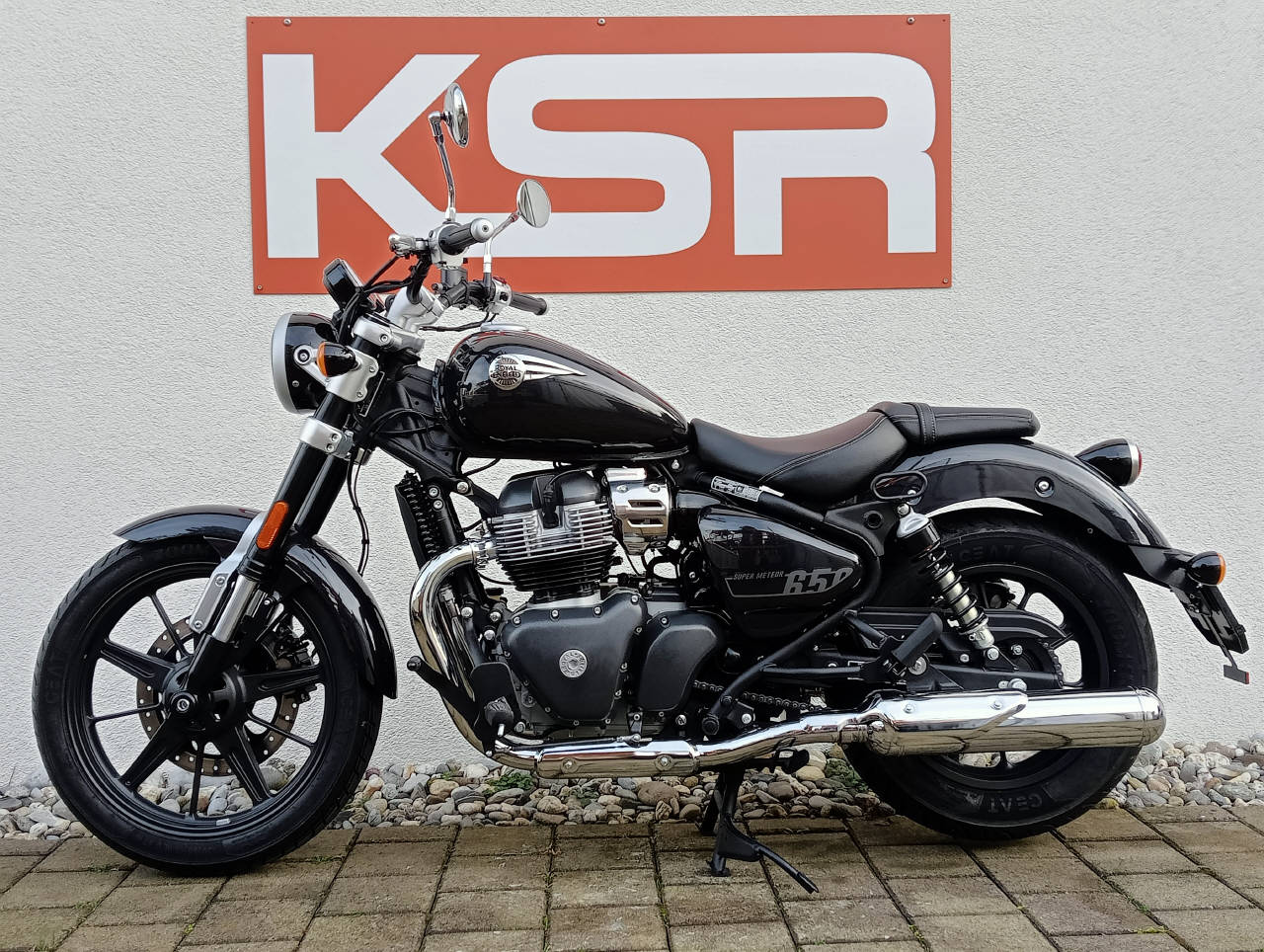 ROYAL ENFIELD Super Meteor 650 Astral-showroom-element-1