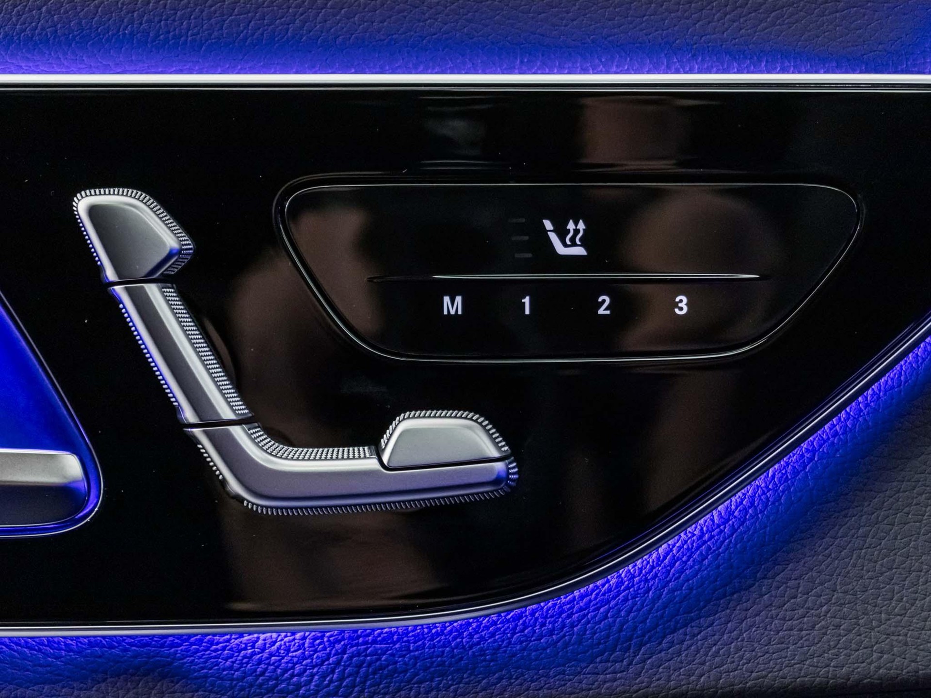 MERCEDES-BENZ CLE 200 4MATIC Coupé-image-12